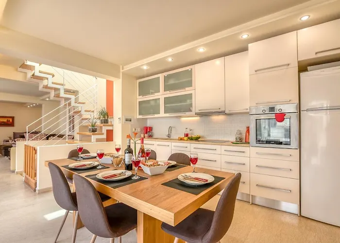 Luxury Maisonette Апартаменты *